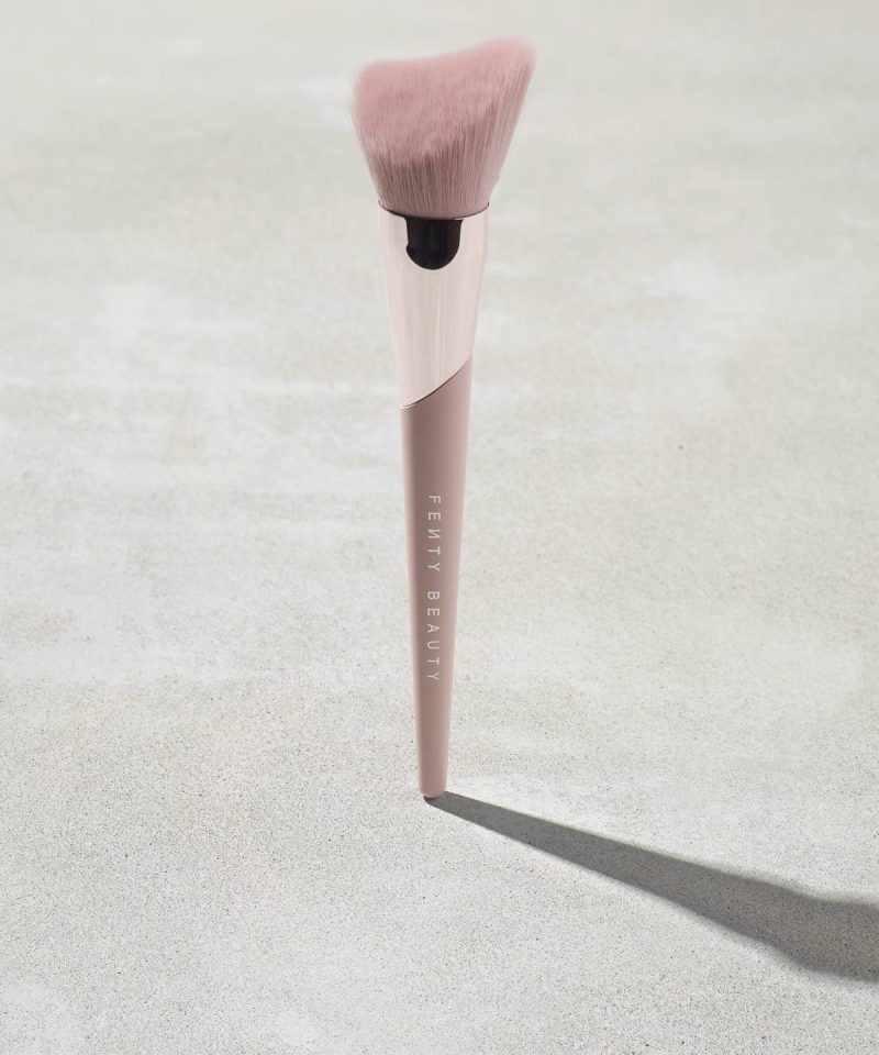 Cheek-Hugging Bronzer Brush 190
