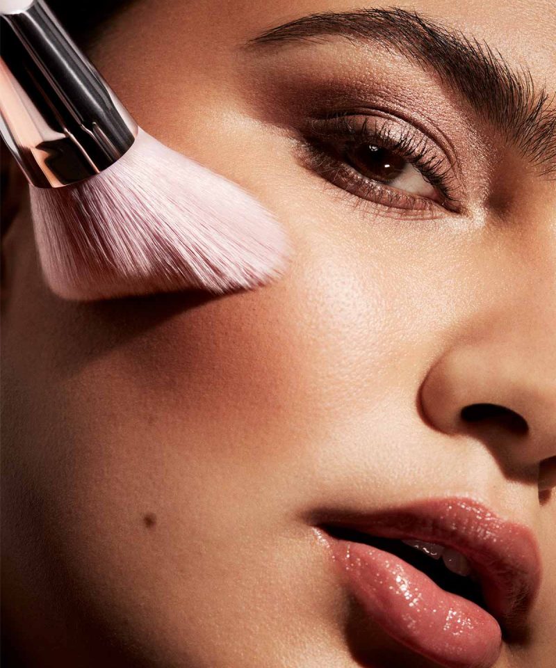 Alternative view of Cheek-Hugging Bronzer Brush 190