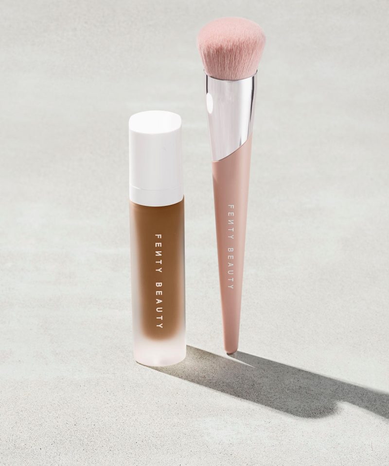 Alternative view of Kabuki-Buff Foundation Brush 115