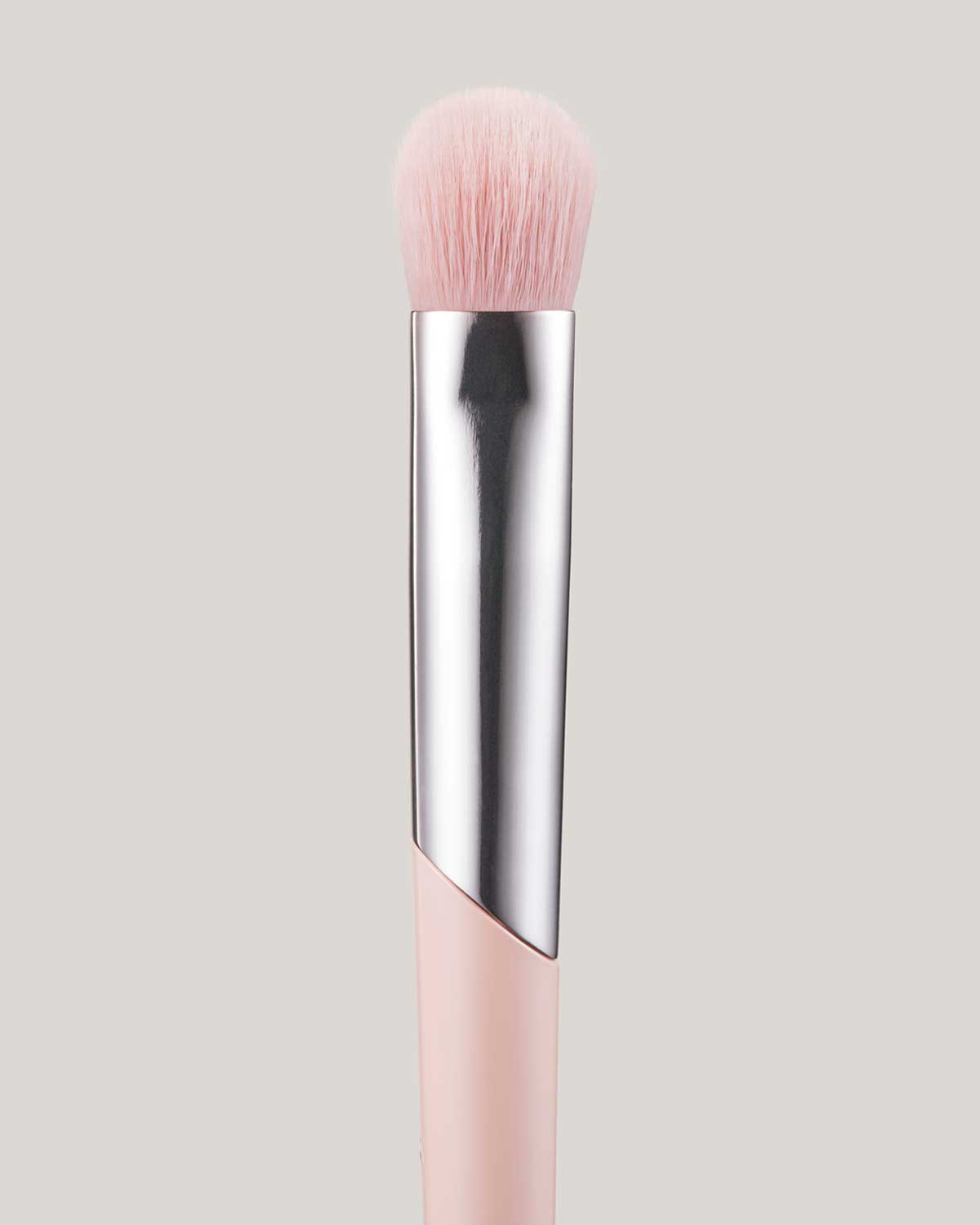Plush Eyeshadow Brush 240 - Image 2