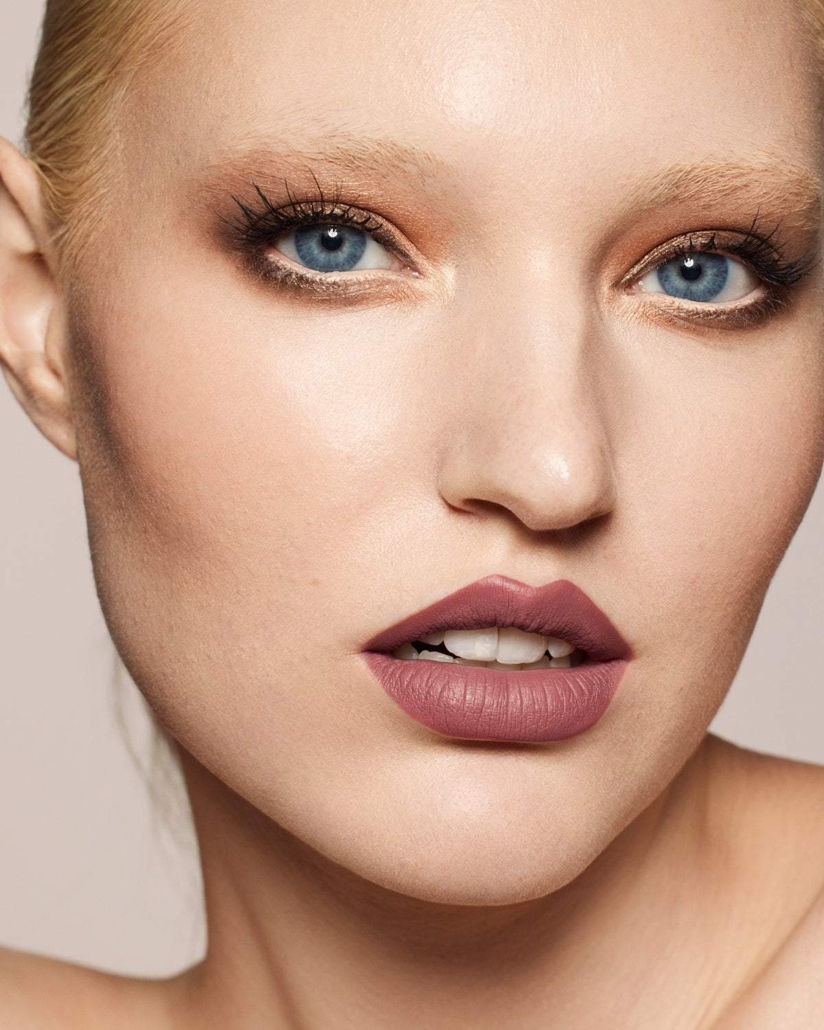 Stunna Lip Paint Longwear Fluid Lip Color — Uncuffed - Image 4