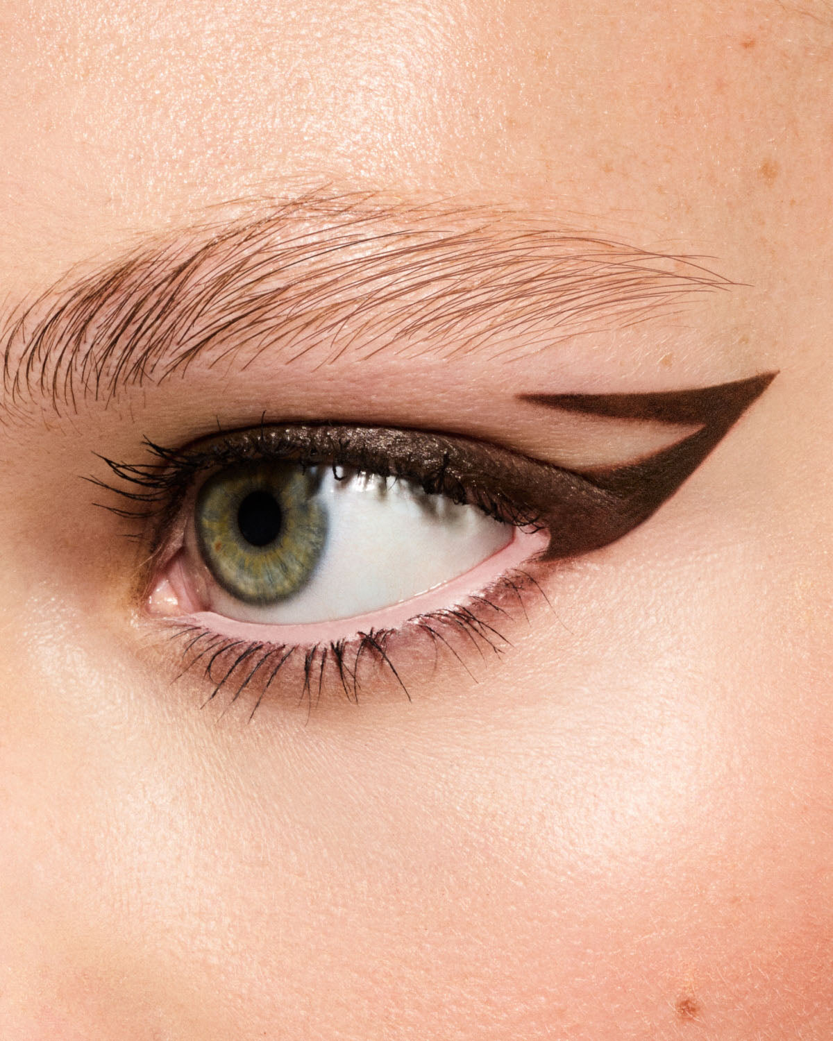 Fine Linez Lash Line-Enhancing Eyeliner — In Big Truffle - Image 2